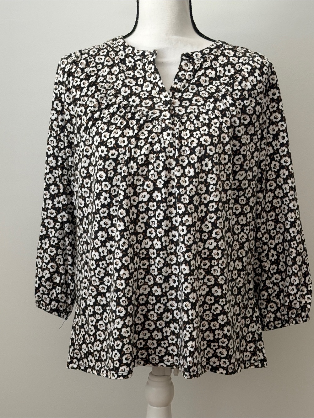 Croft & Barrow Women’s Black & White Floral Blouse